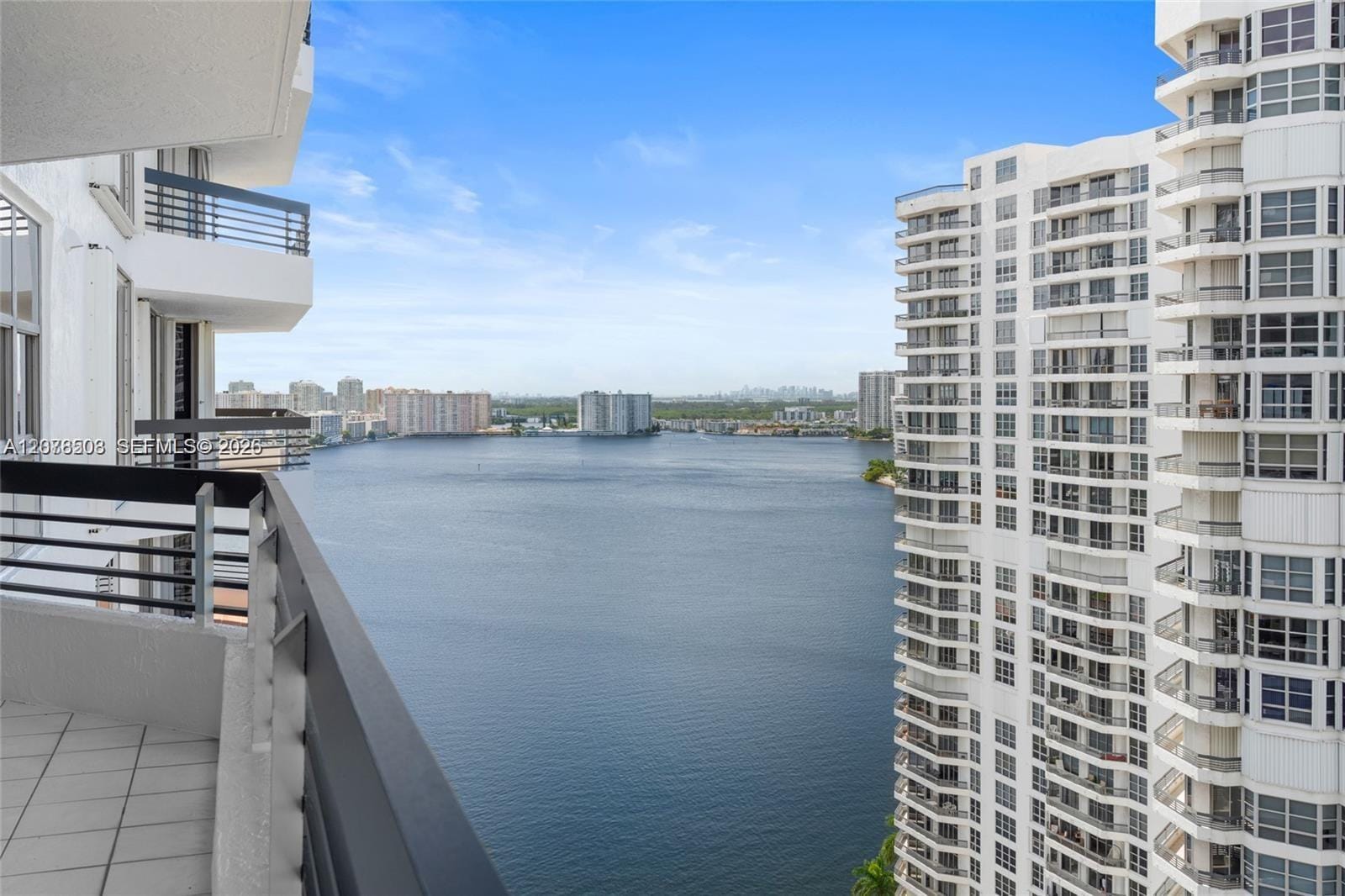 19195 NE 36th Court 2502, Aventura, FL 33180 photo 4
