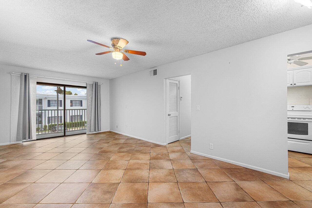 120 CYPRESS CLUB Drive 231 — photo 2