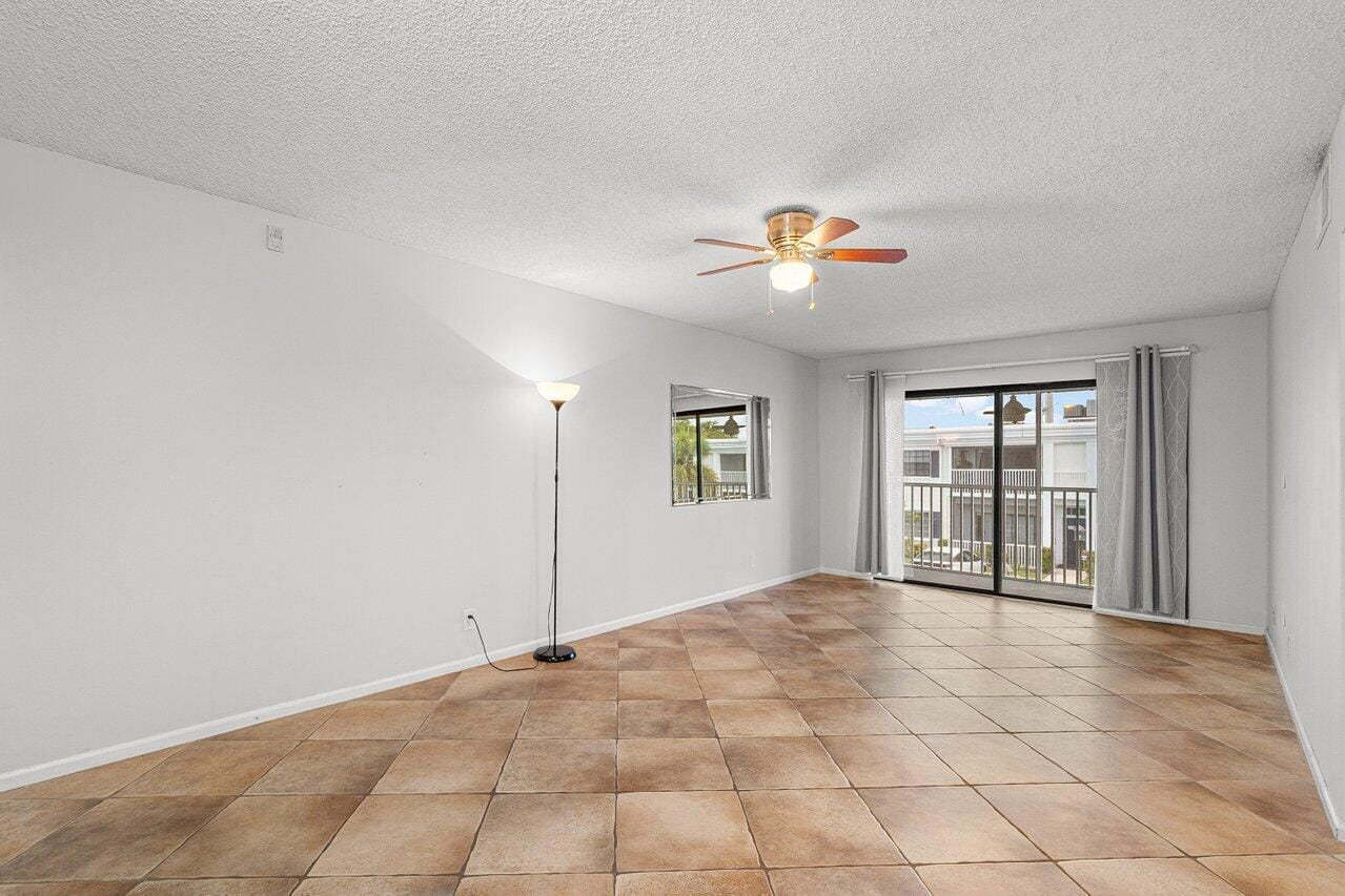 120 CYPRESS CLUB Drive 231 — photo 3