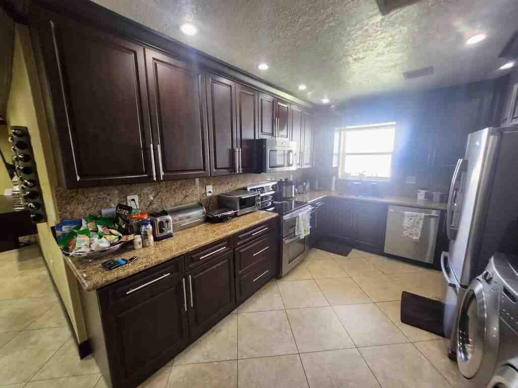 1195 NW 30TH Place, Miami, FL 33125 photo 6