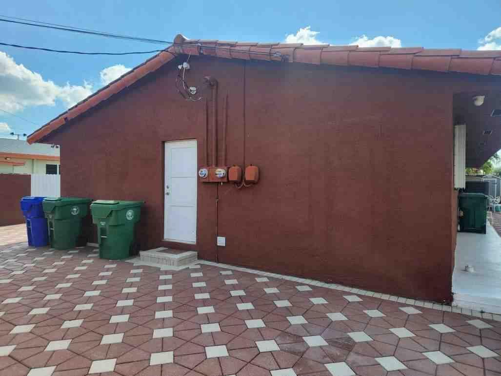 1195 NW 30TH Place, Miami, FL 33125