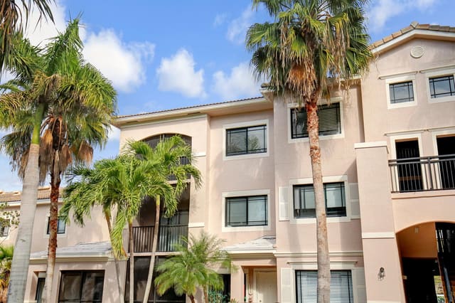 2801 SARENTO Place 304, Palm Beach Gardens, FL 33410