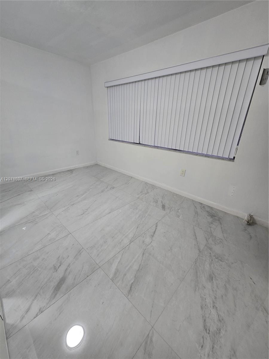 1550 NE 191st Street 105-B — photo 2