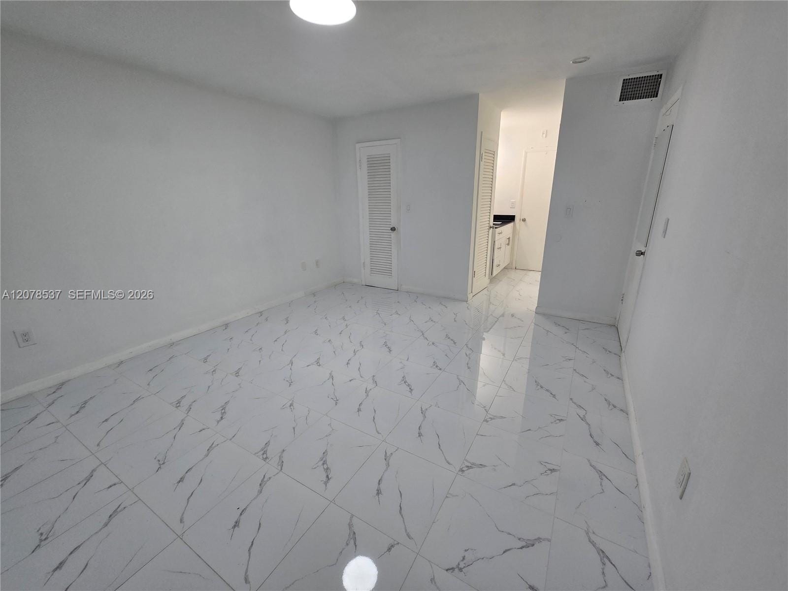 1550 NE 191st Street 105-B — photo 3