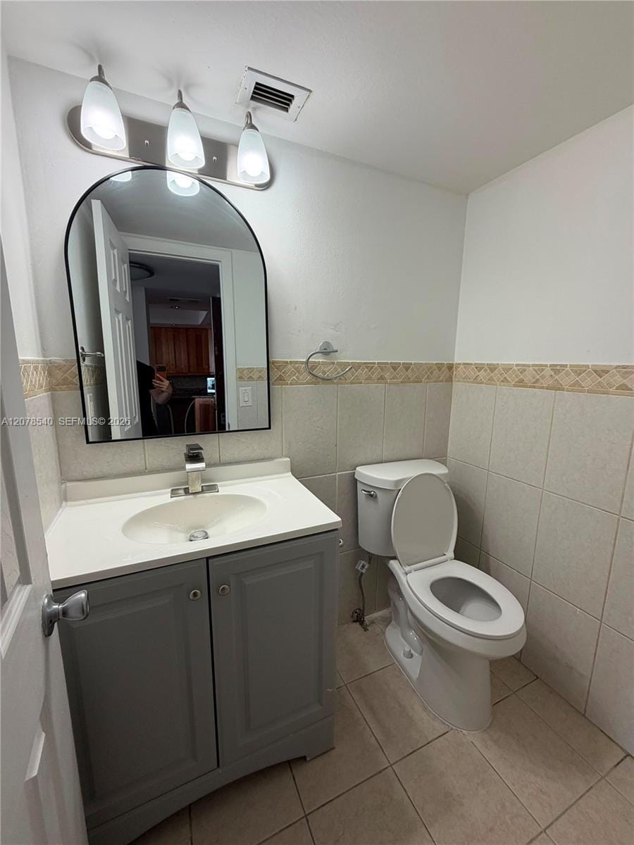 2025 NE 164th Street 1015 — photo 7