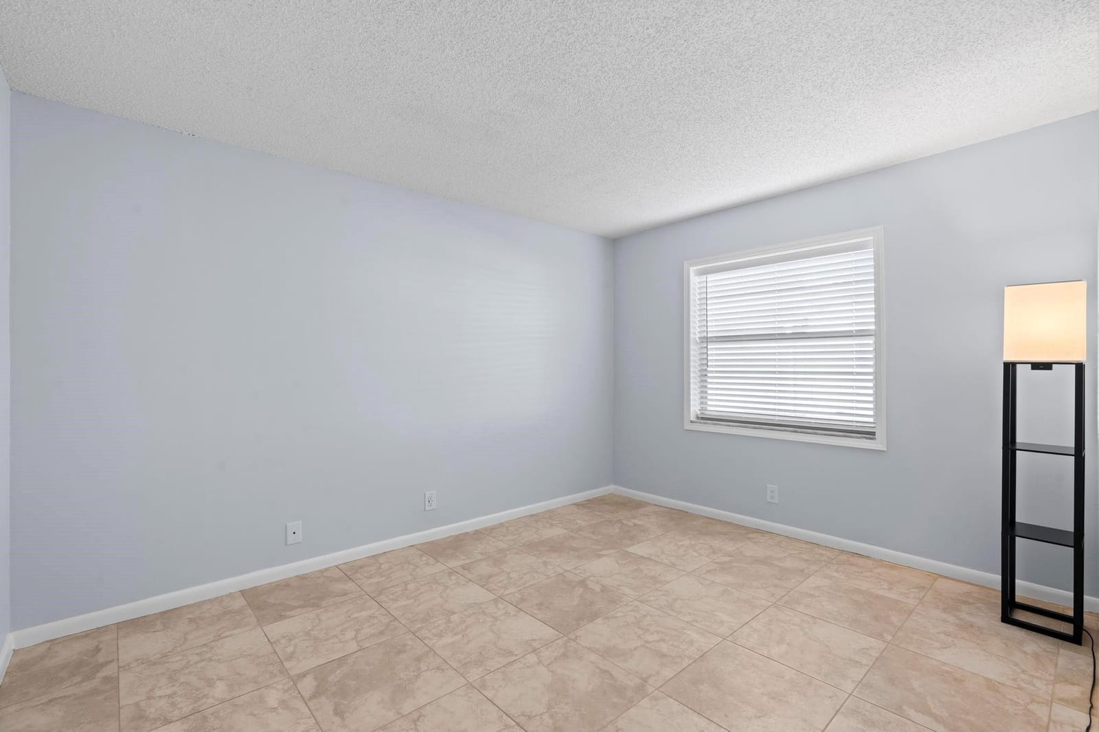 1127 S FEDERAL Highway 103 — photo 11