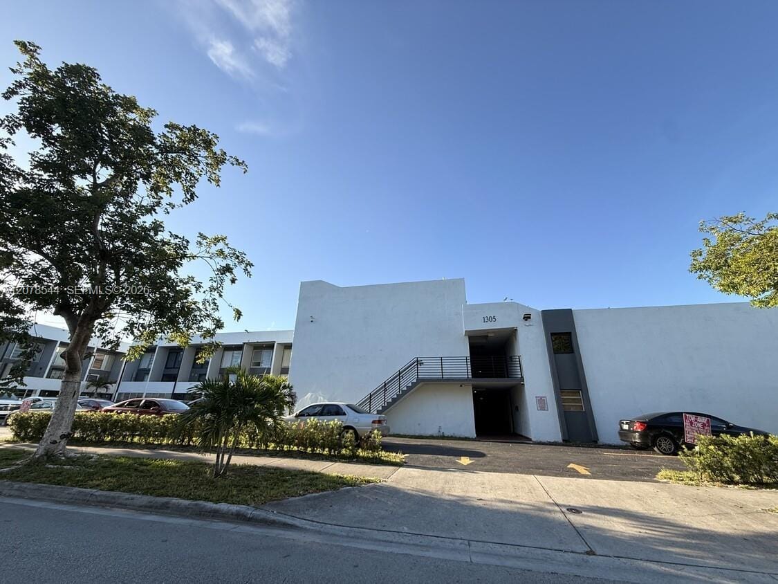 1305 W 46th Street 108, Hialeah, FL 33012