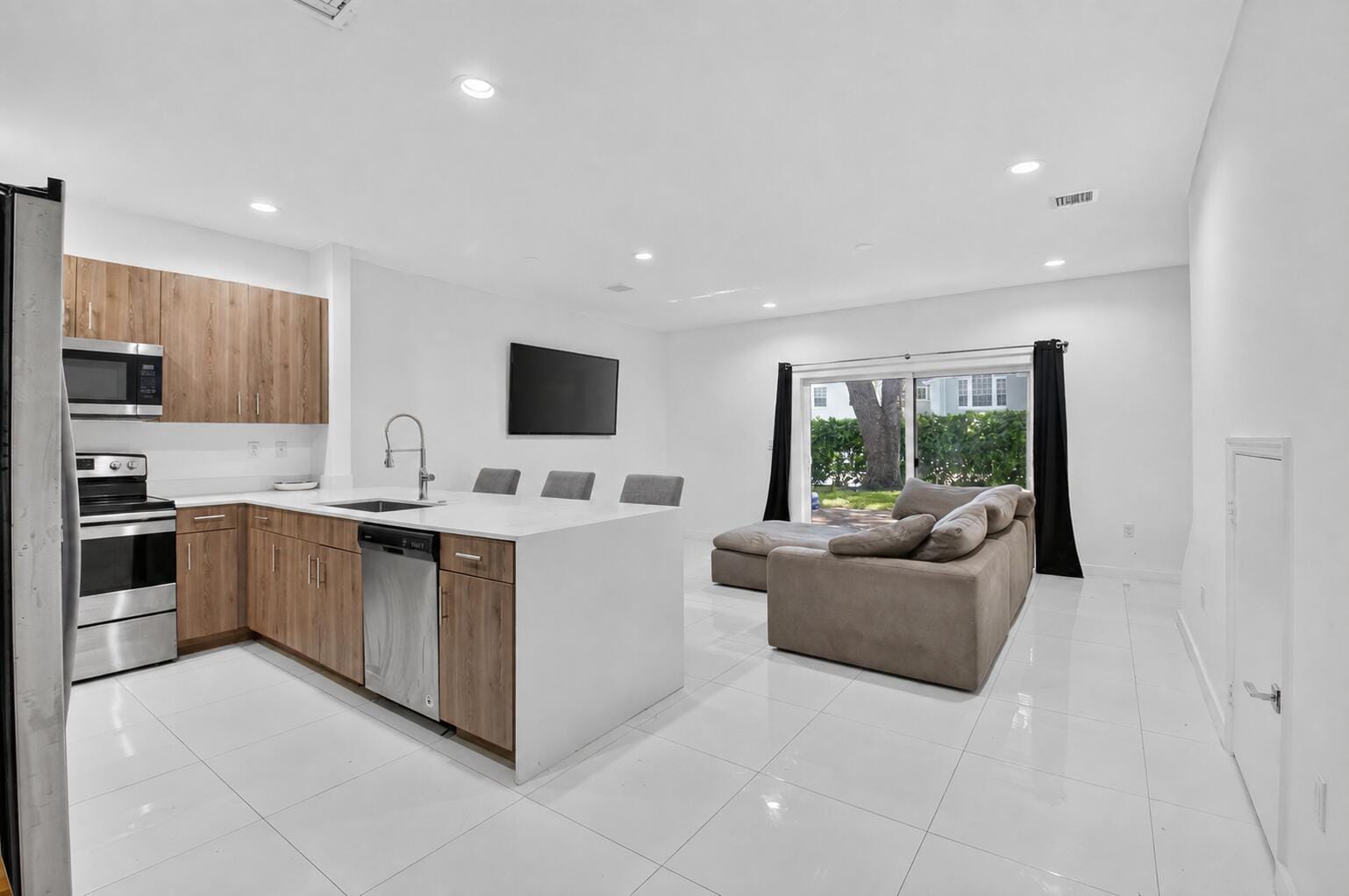 1030 CRYSTAL Way 103, Delray Beach, FL 33444 photo 3