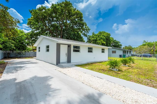 655 SW 6th Terrace, Florida City, FL 33034