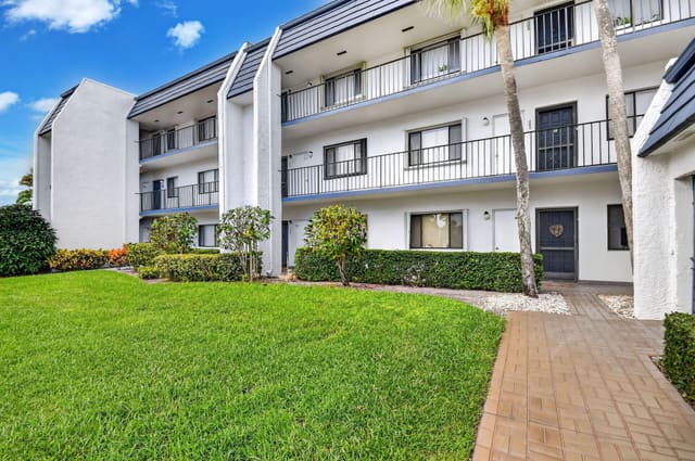 4483 LUXEMBURG Court 103, Lake Worth, FL 33467