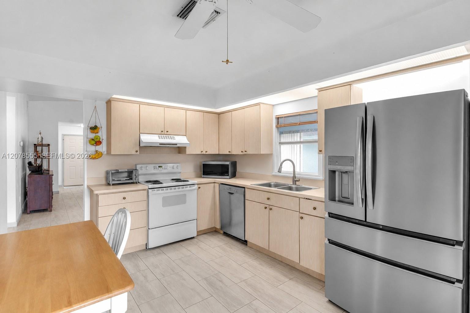 527 SE 27th Drive — photo 9