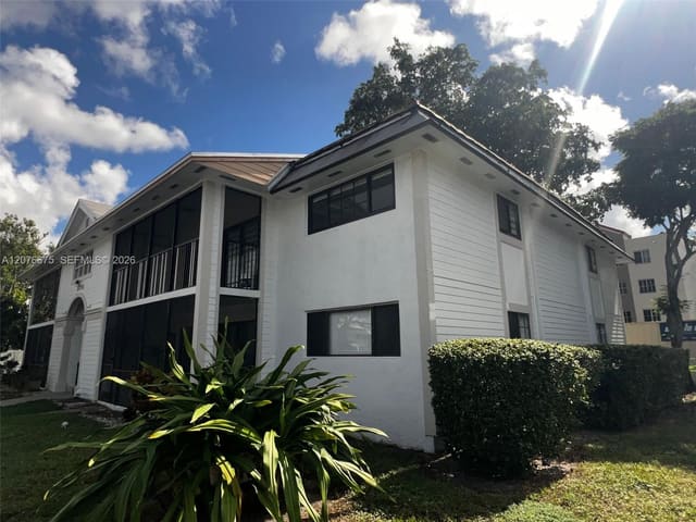 18755 NW 62nd Avenue 204, Hialeah, FL 33015