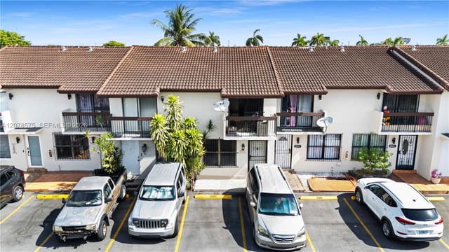 2093 W 54th Terrace 38, Hialeah, FL 33016
