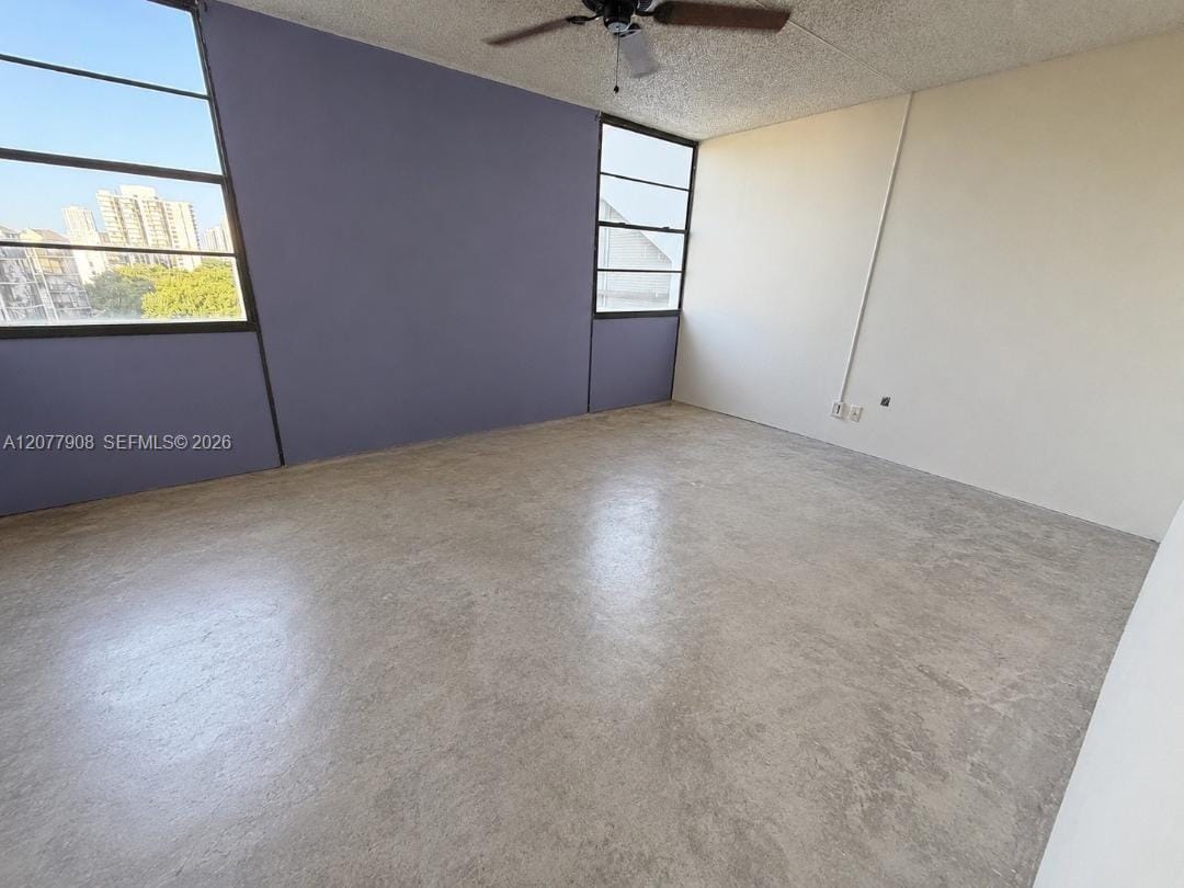 20500 W Country Club Drive 818 — photo 9