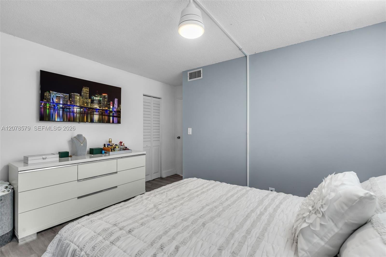 1825 W 44th Place 401 — photo 12
