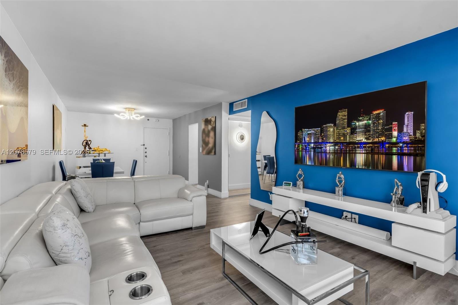 1825 W 44th Place 401 — photo 3