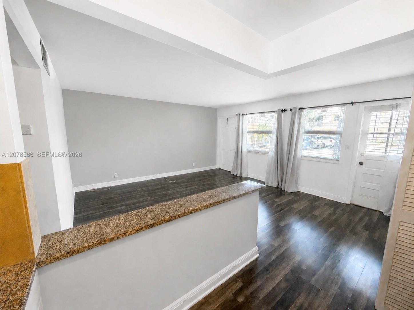4050 NE 12th Terrace 11-1 — photo 3