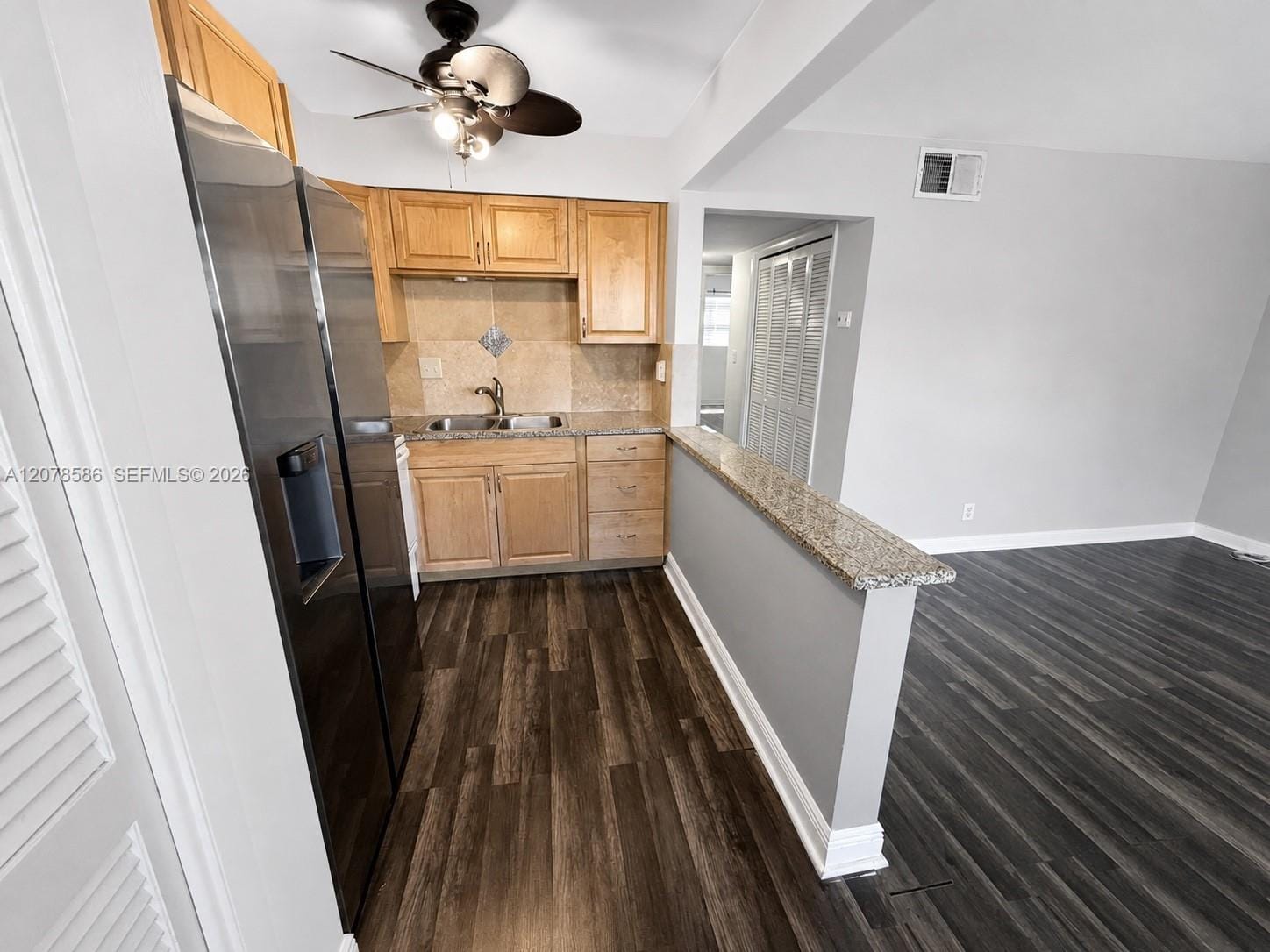 4050 NE 12th Terrace 11-1 — photo 4