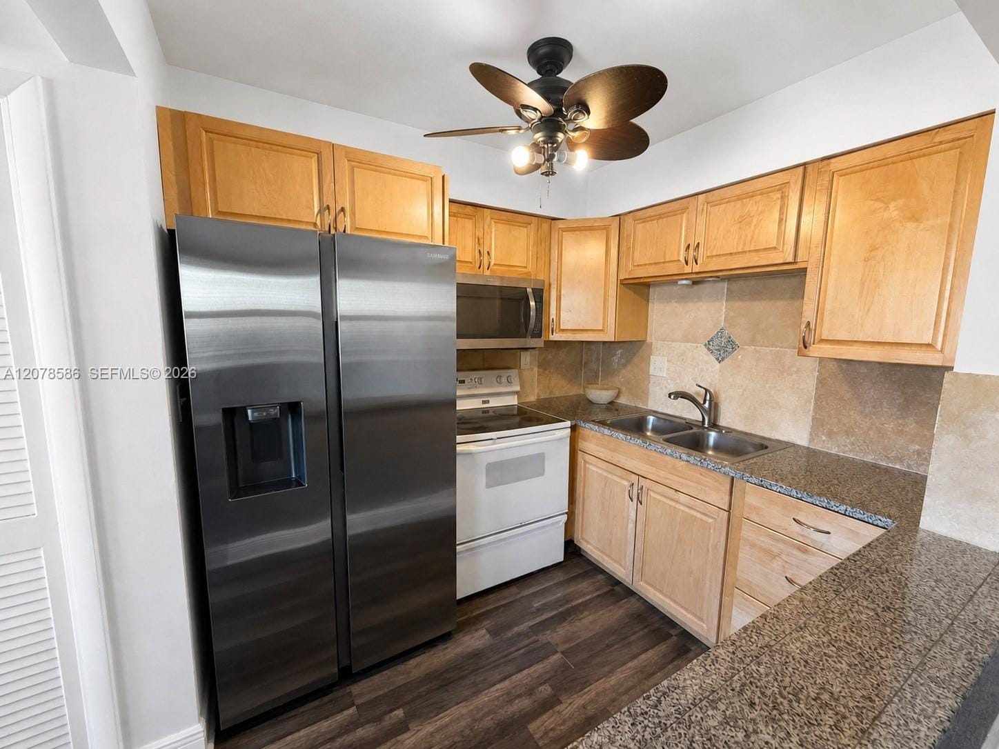 4050 NE 12th Terrace 11-1 — photo 5