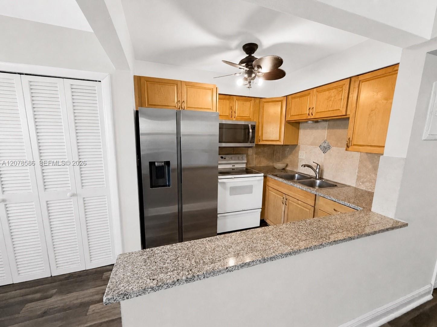 4050 NE 12th Terrace 11-1 — photo 6