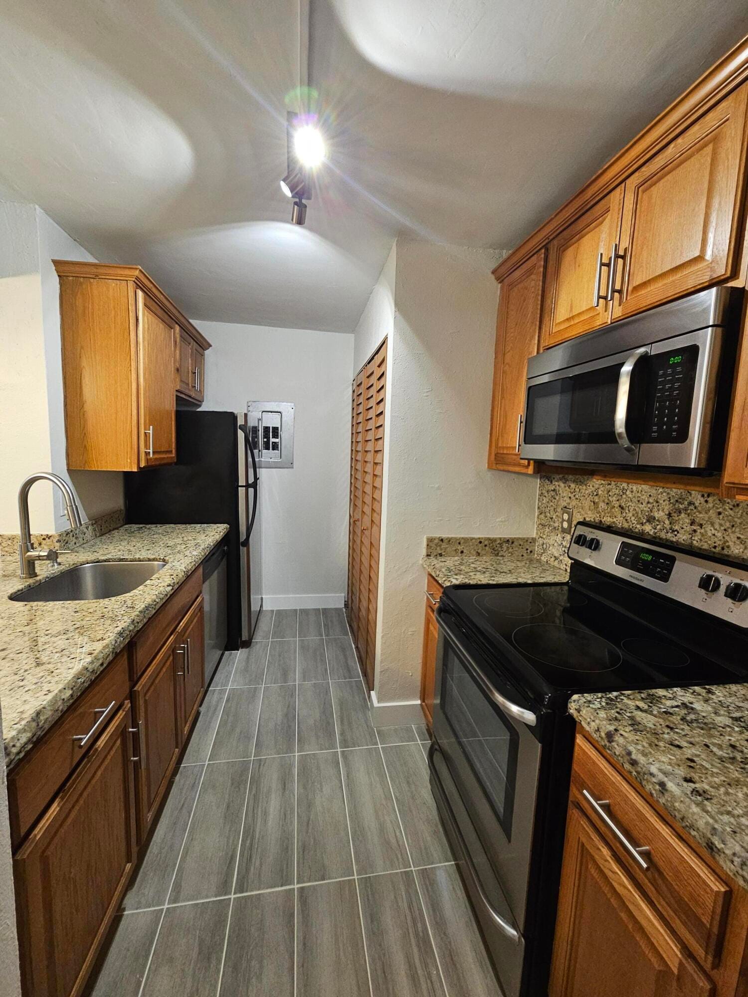 10035 WINDING LAKE Road 102 — photo 9