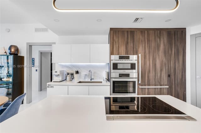 851 NE 1st Avenue 1408, Miami, FL 33132