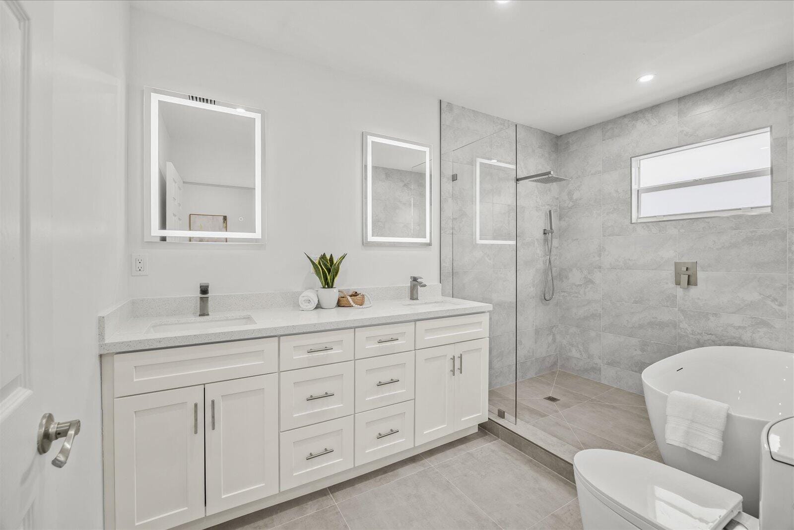 1311 AVENUE H — photo 8