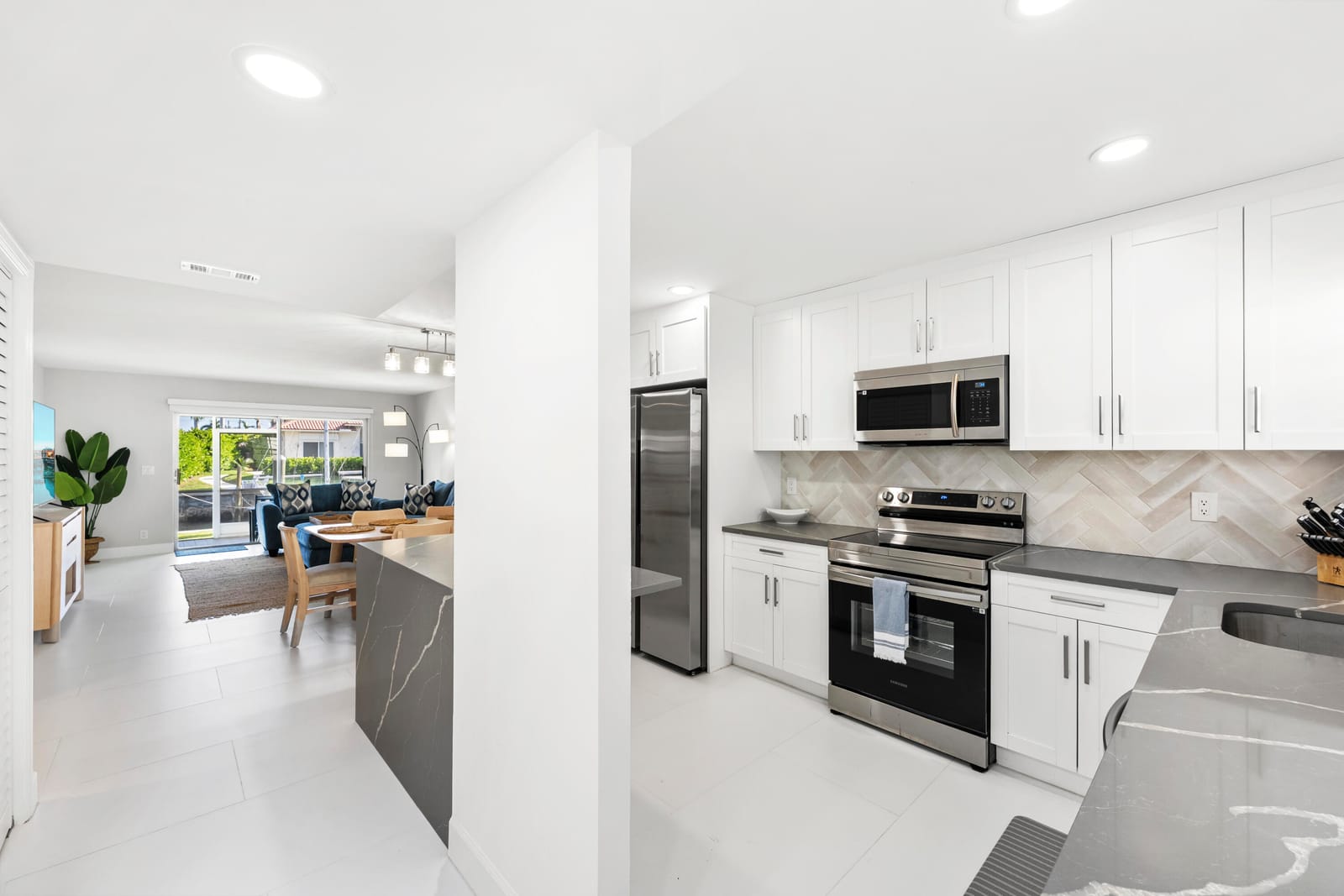 1030 SUGAR SANDS Boulevard 167, Singer Island, FL 33404