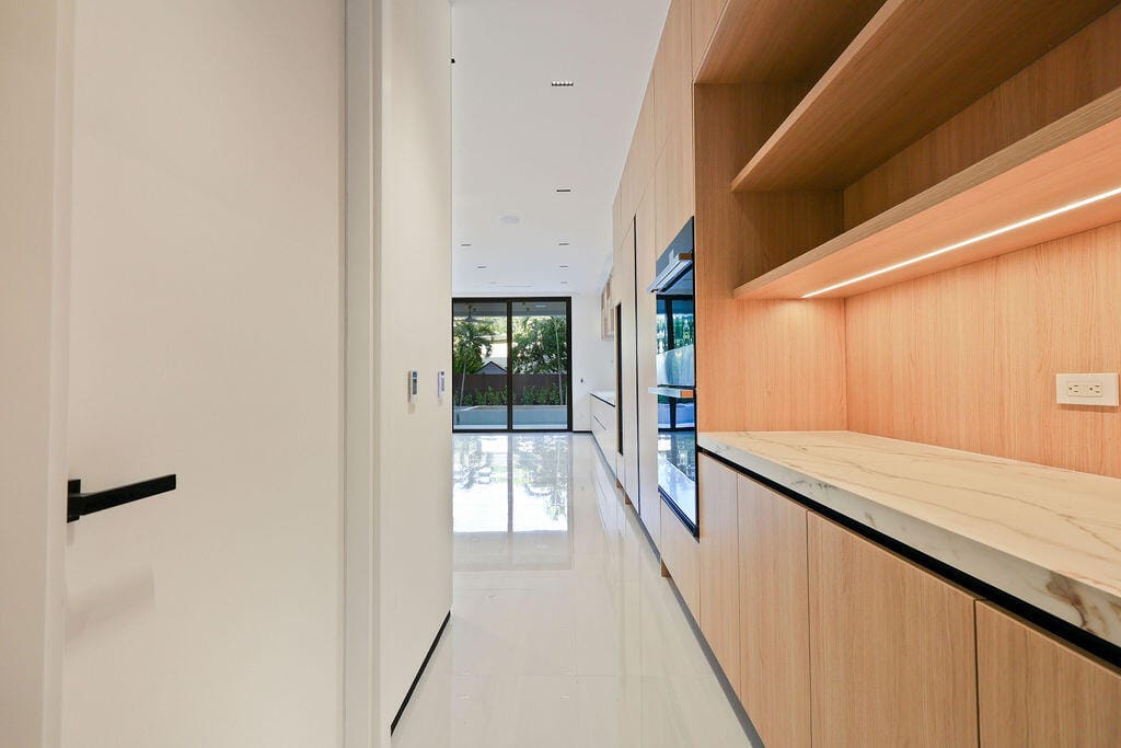 728 NE 17th Terrace — photo 7