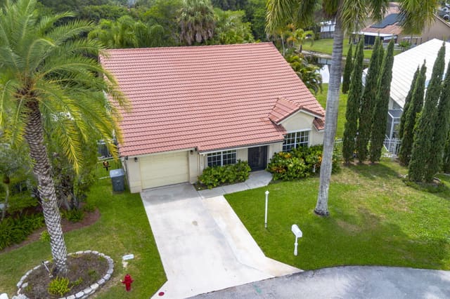 11140 LAKEAIRE Circle, Boca Raton, FL 33498