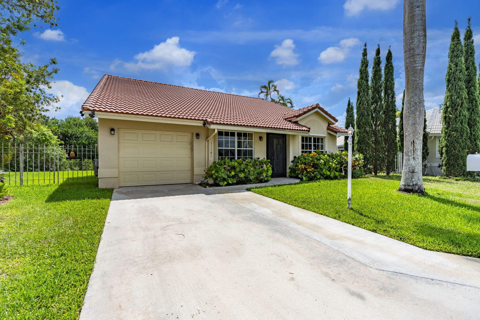11140 LAKEAIRE Circle — photo 1