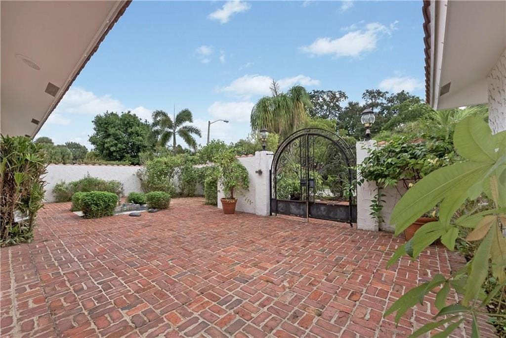 4903 WOODLANDS Boulevard — photo 2