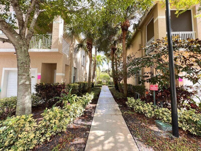 117 Lighthouse Circle J, Tequesta, FL 33469