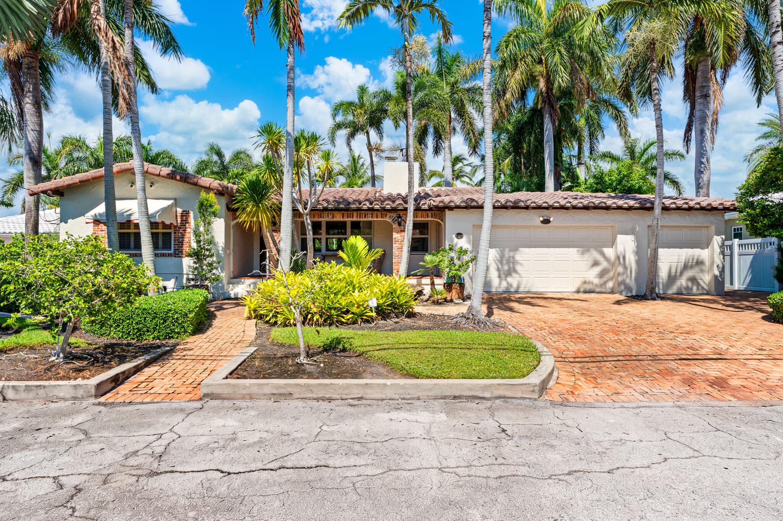 627 Solar Isle Drive — photo 4