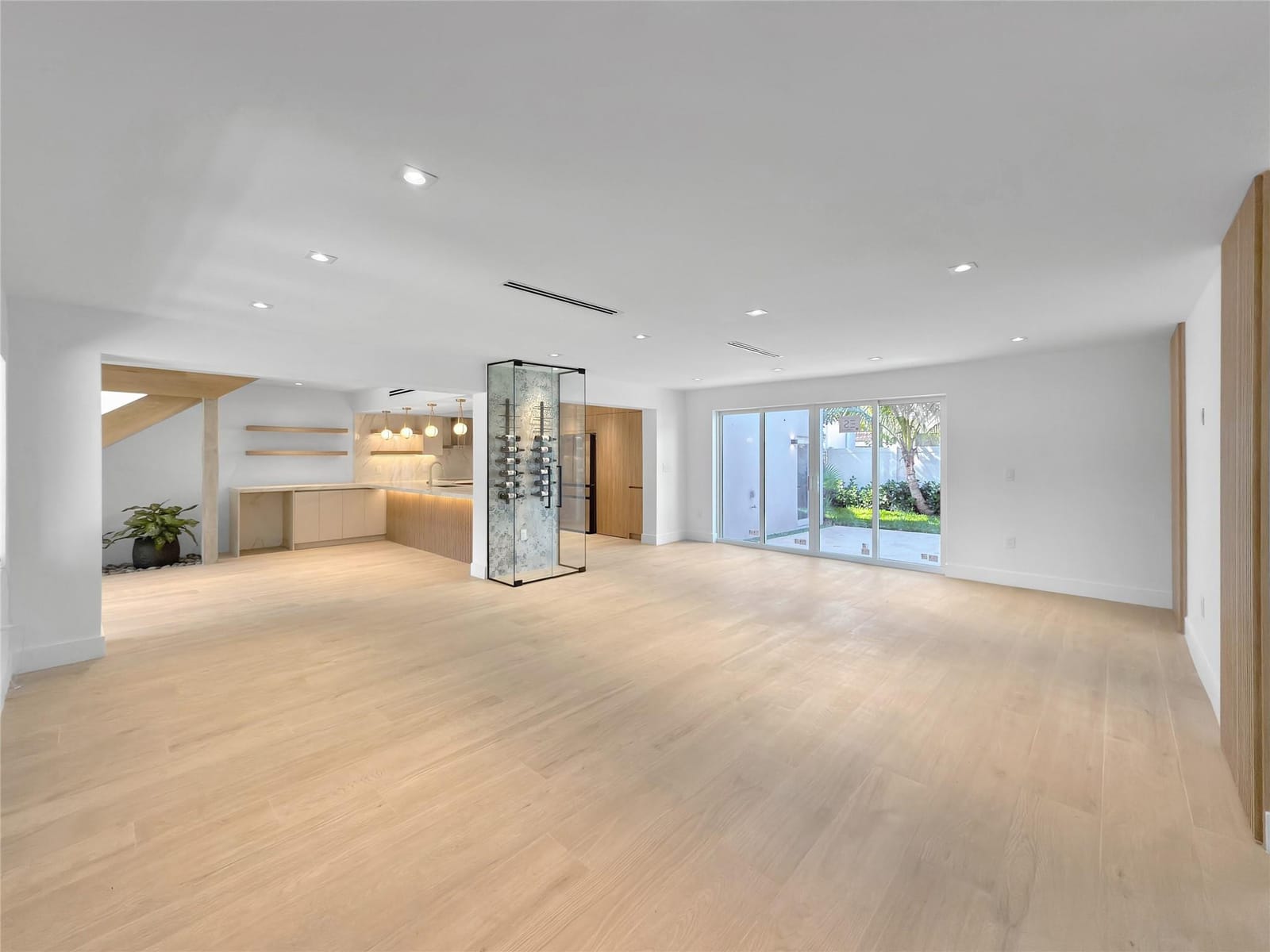729 NE 17th Terrace — photo 9