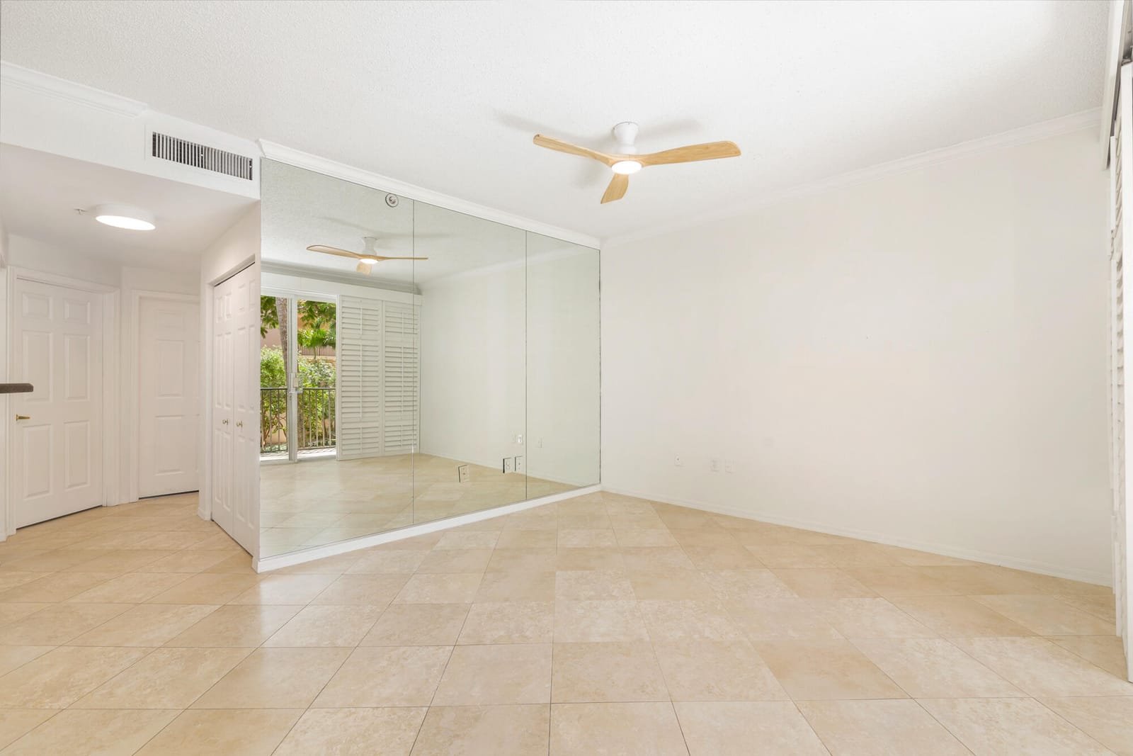 1805 N FLAGLER Drive 206 — photo 2