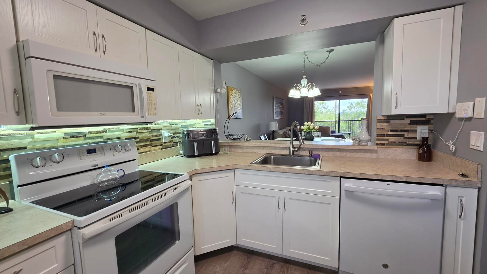 2206 S CYPRESS BEND Drive 504 — photo 2