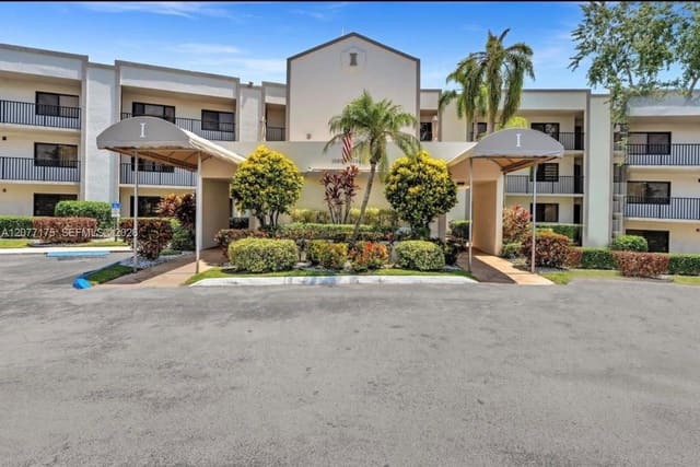 10847 W Clairmont Circle 302, Tamarac, FL 33321