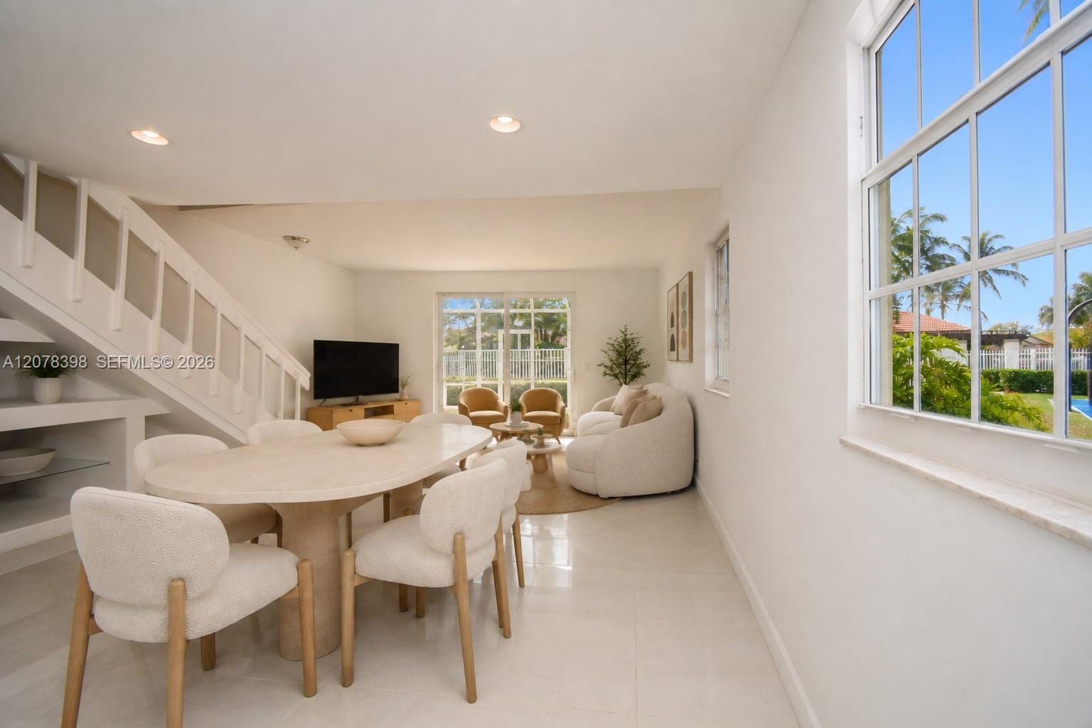 700 Sorrento Drive — photo 3