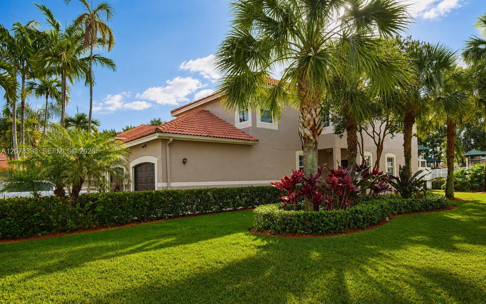 700 Sorrento Drive — photo 4