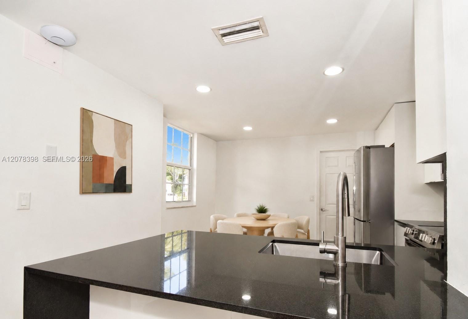 700 Sorrento Drive — photo 8