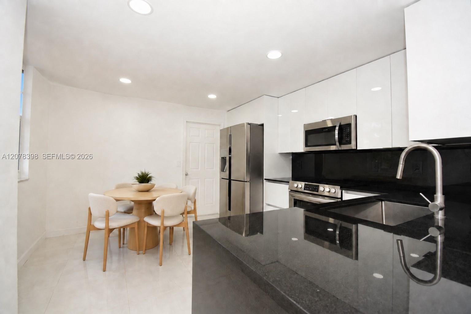 700 Sorrento Drive — photo 10
