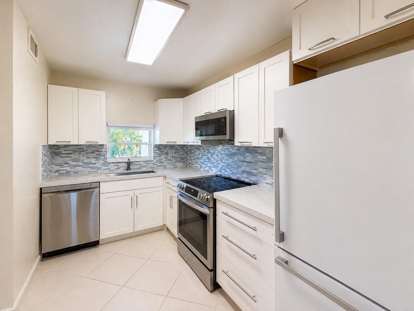 9411 N Hollybrook Lake Drive 309 — photo 2
