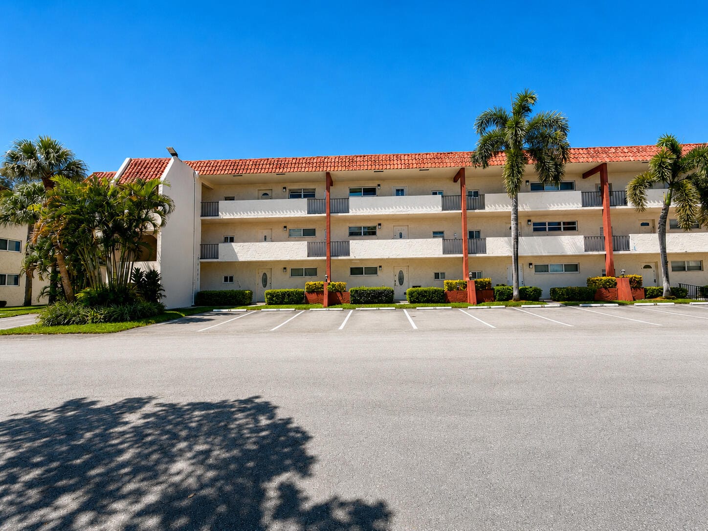 9411 N Hollybrook Lake Drive 310 — photo 11
