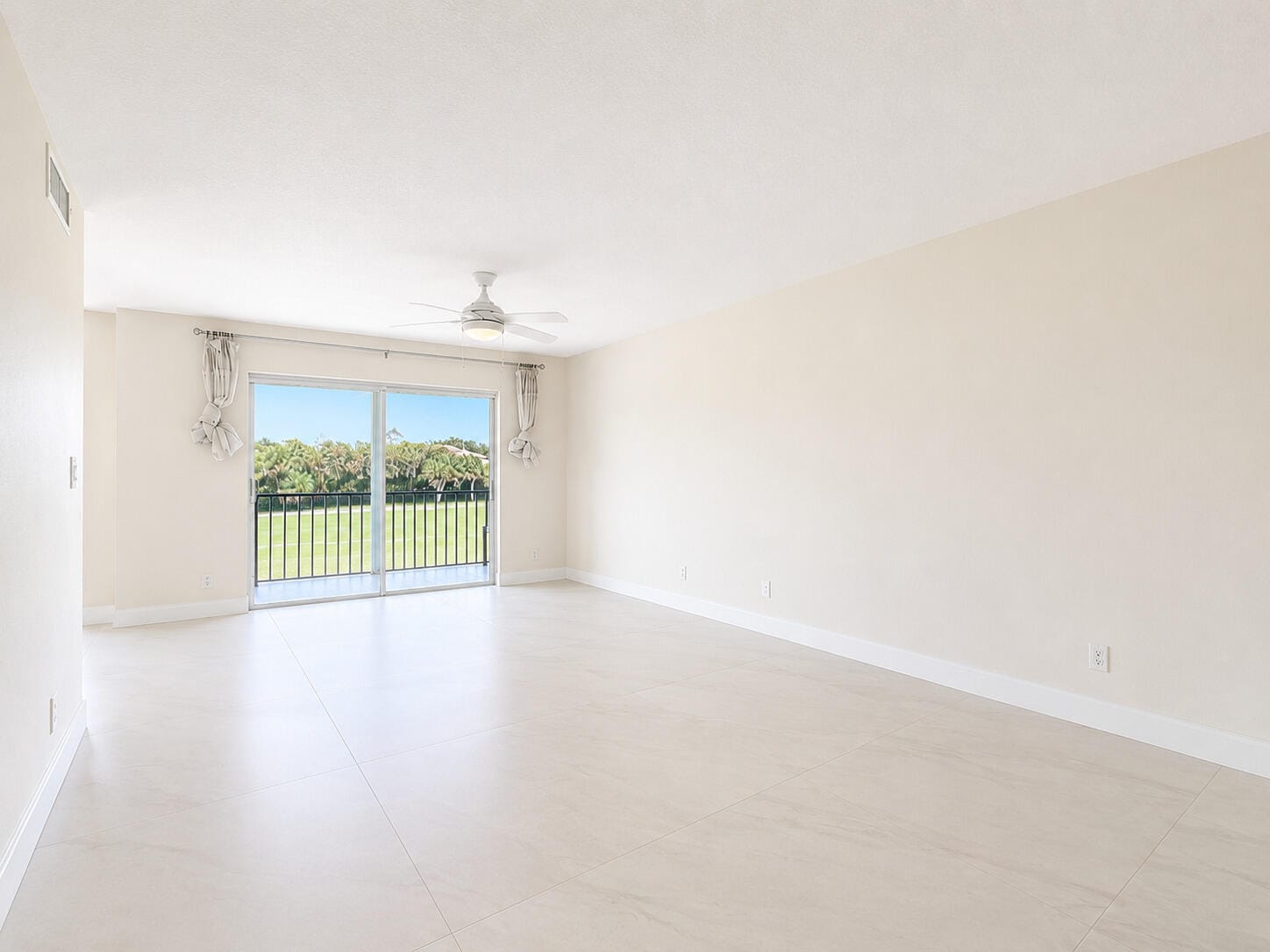 9411 N Hollybrook Lake Drive 310 — photo 3