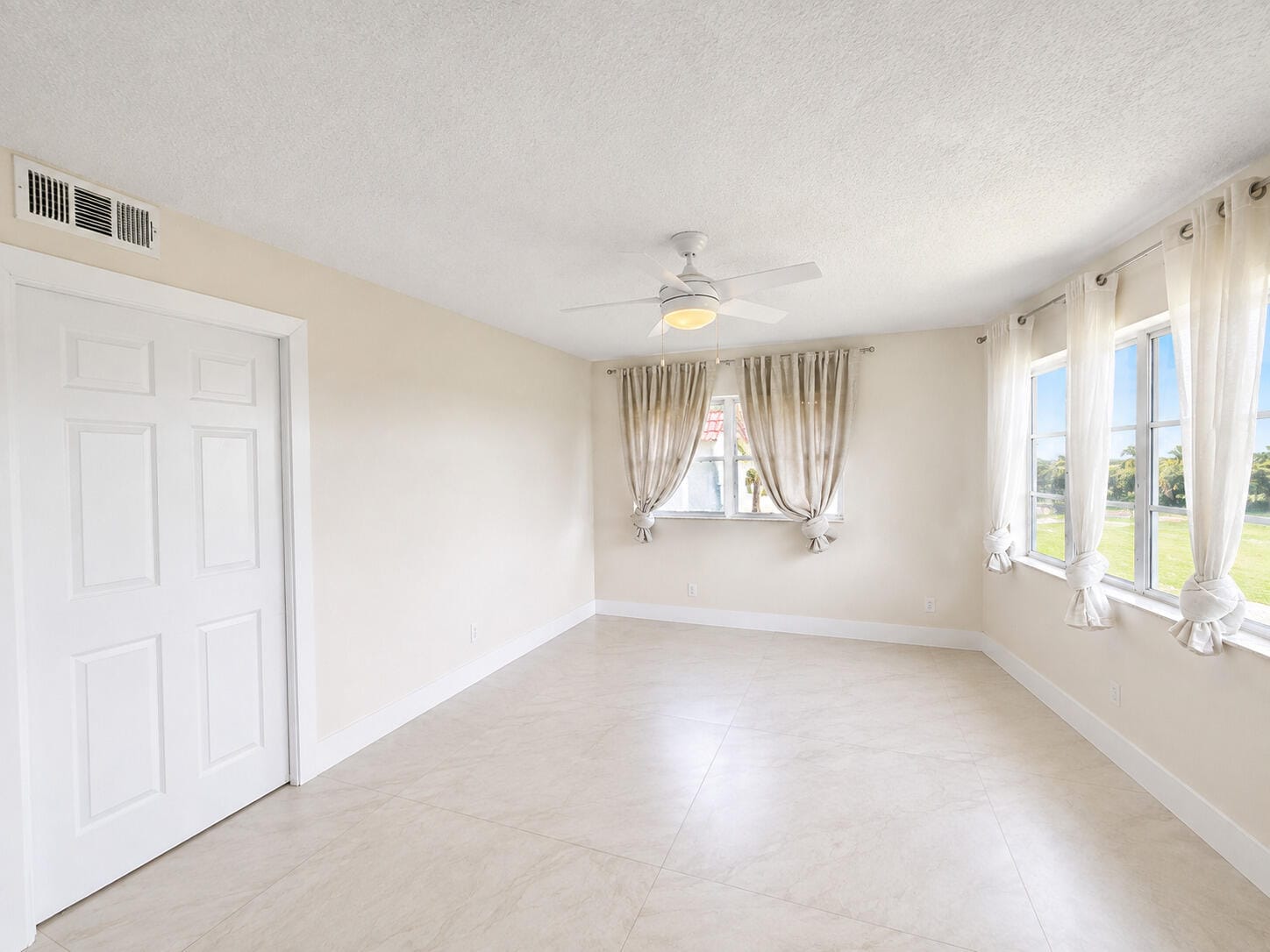 9411 N Hollybrook Lake Drive 310 — photo 9