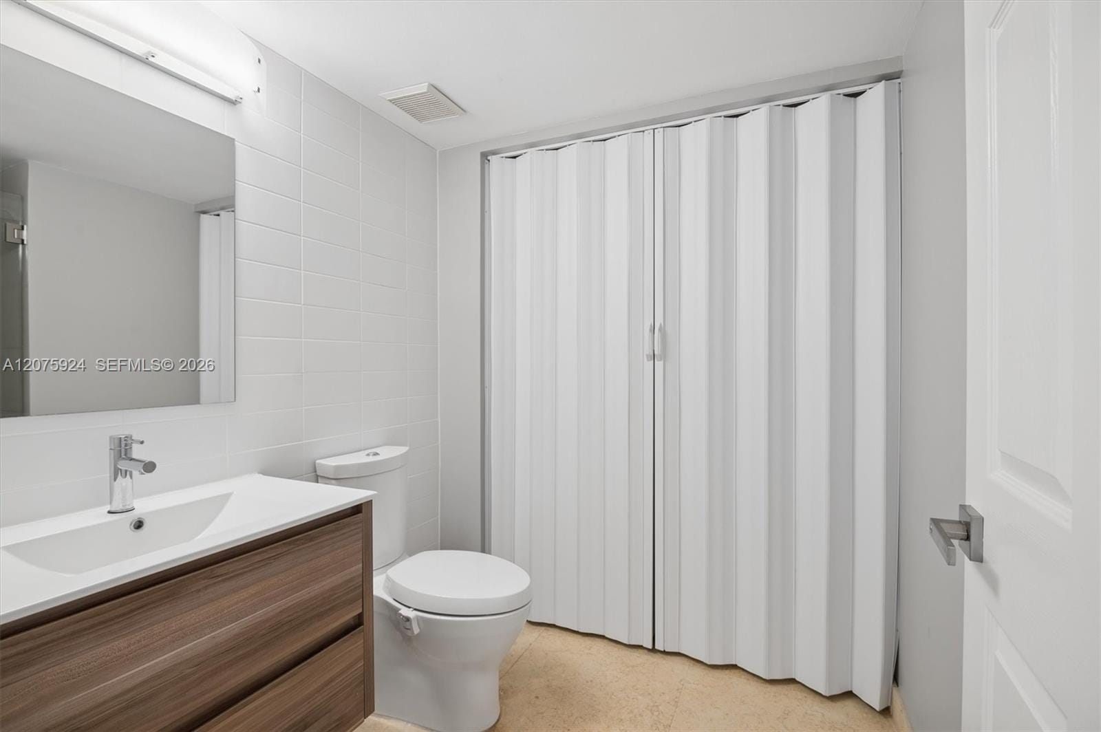 3500 Mystic Pointe Drive 805 — photo 9