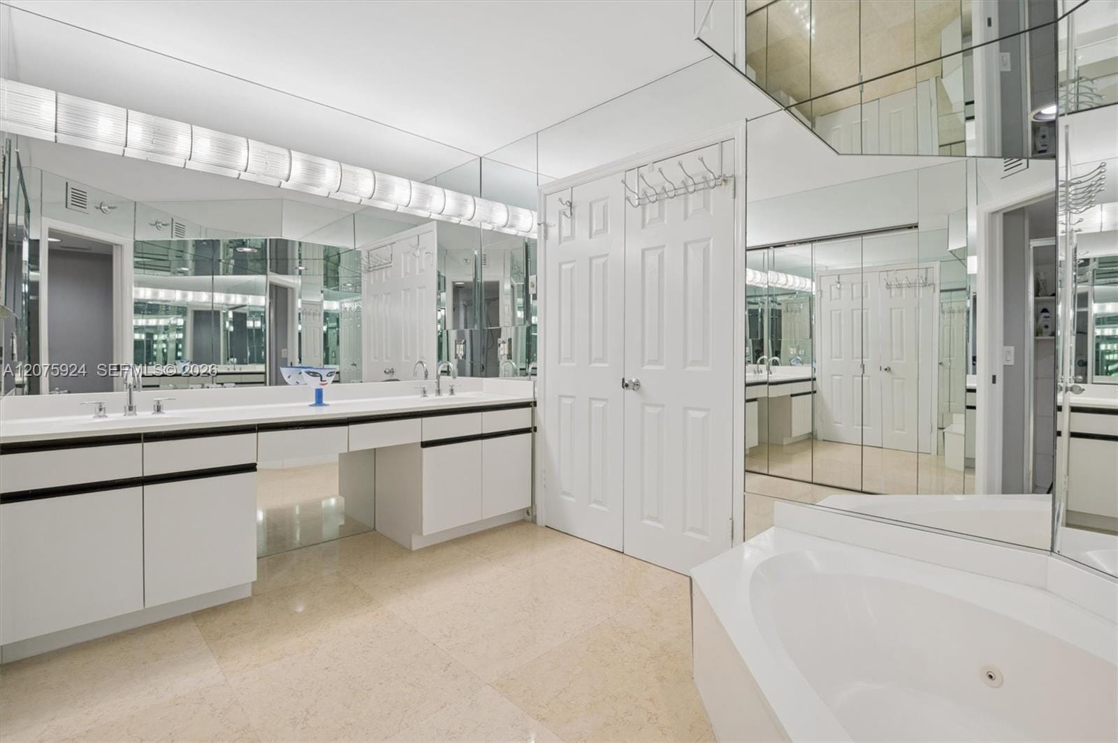 3500 Mystic Pointe Drive 805 — photo 8