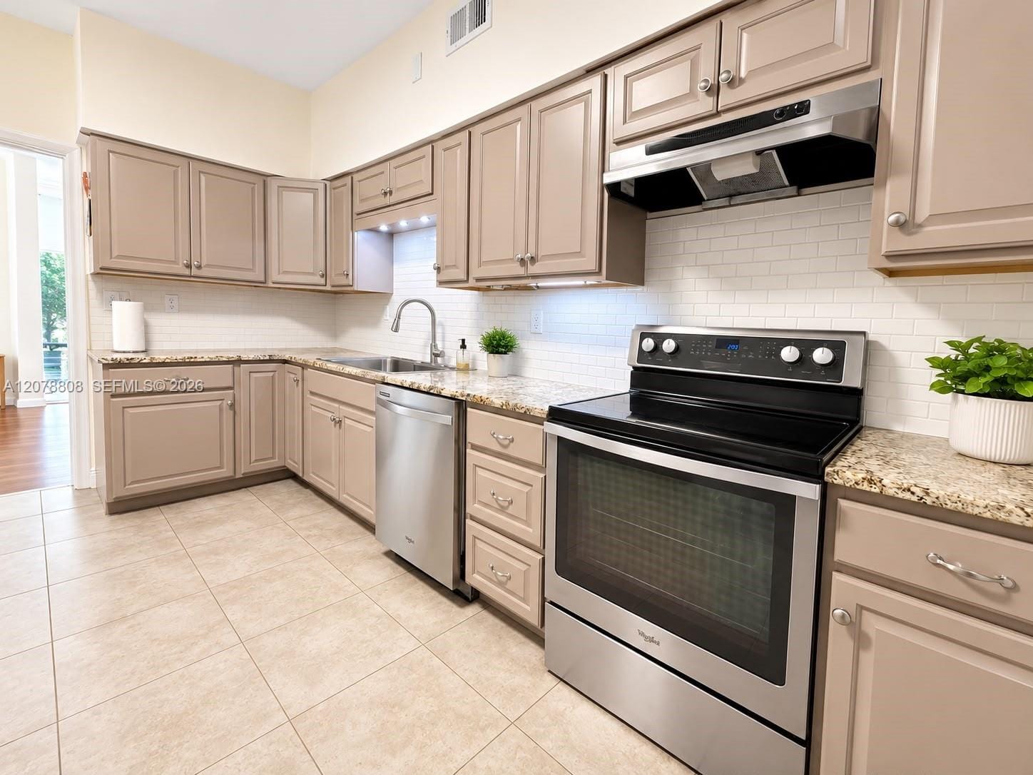 9400 E Bay Harbor Drive 3 — photo 3