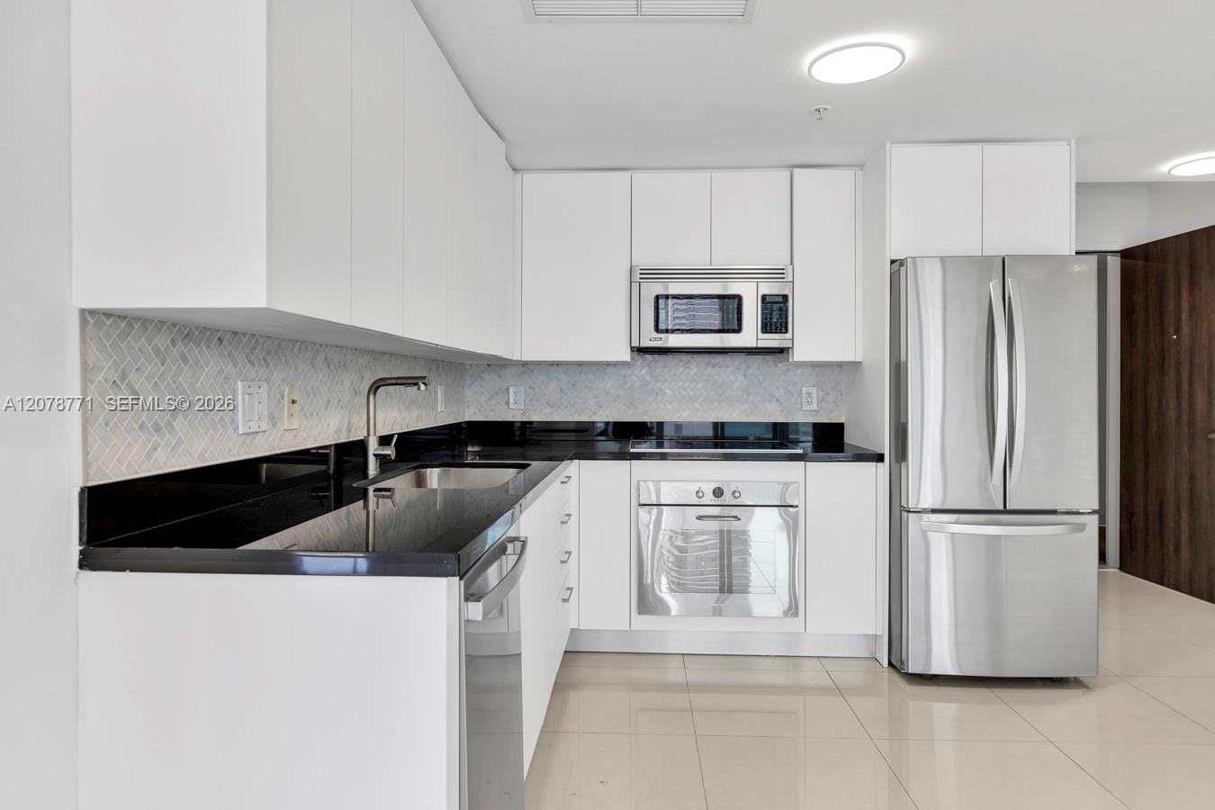 92 SW 3rd Street 1403 — photo 5